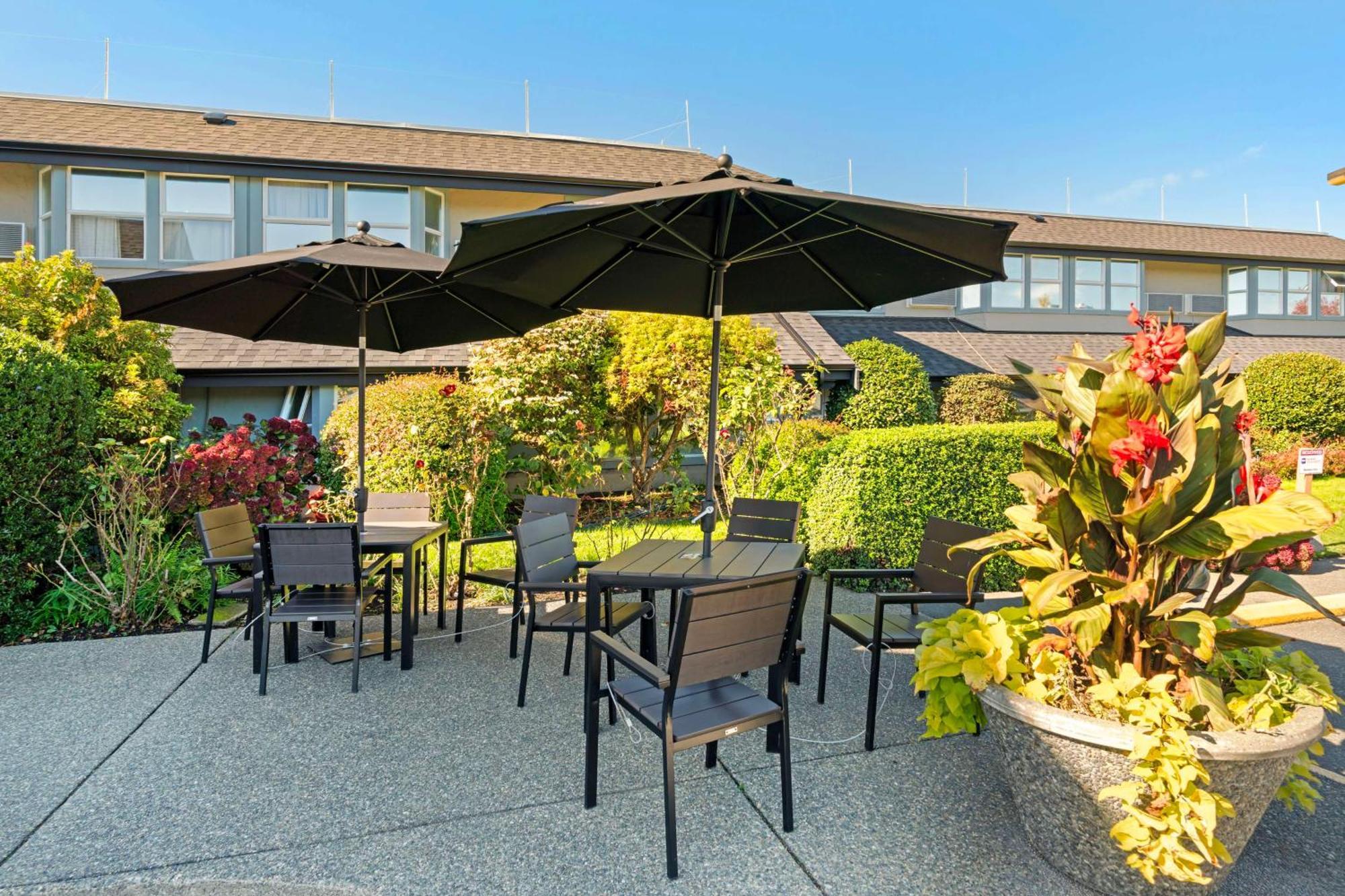 Best Western Plus Emerald Isle Hotel Sidney Exteriör bild