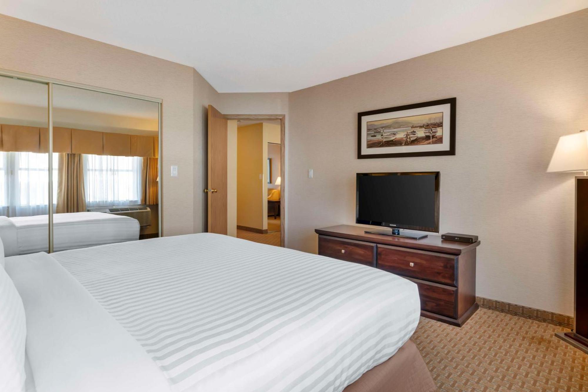 Best Western Plus Emerald Isle Hotel Sidney Exteriör bild