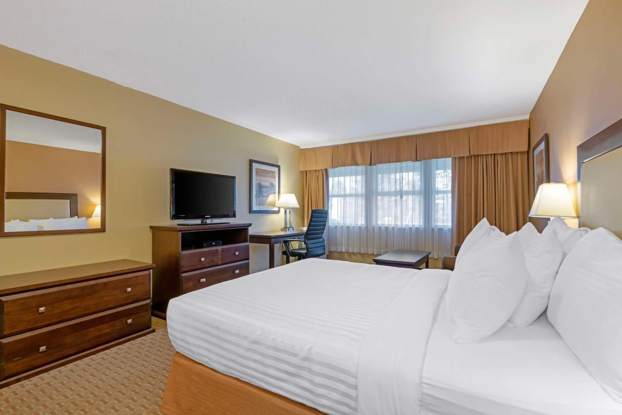 Best Western Plus Emerald Isle Hotel Sidney Exteriör bild