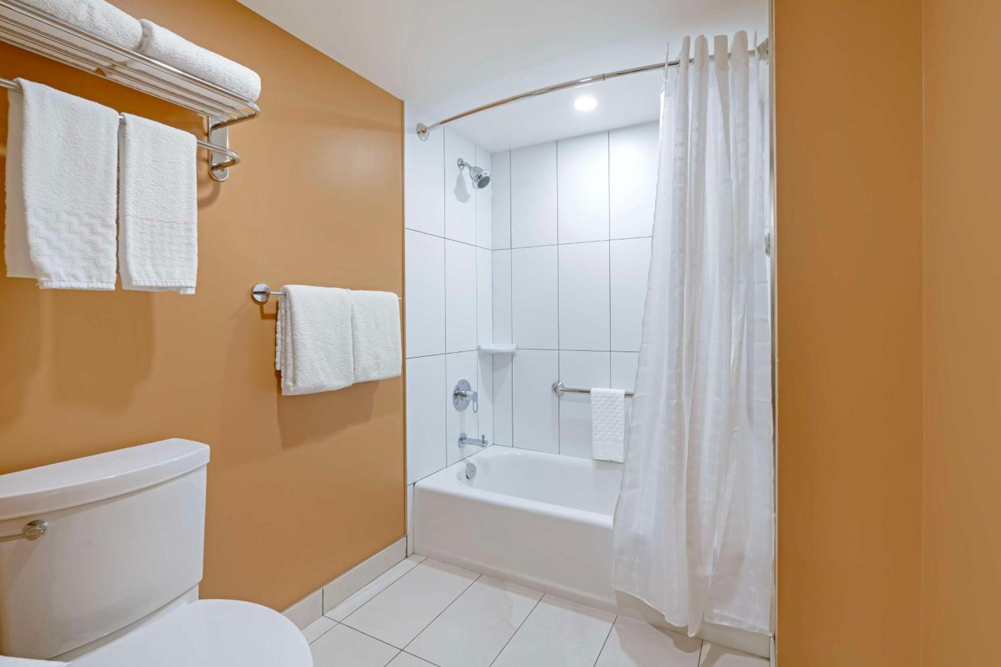 Best Western Plus Emerald Isle Hotel Sidney Exteriör bild