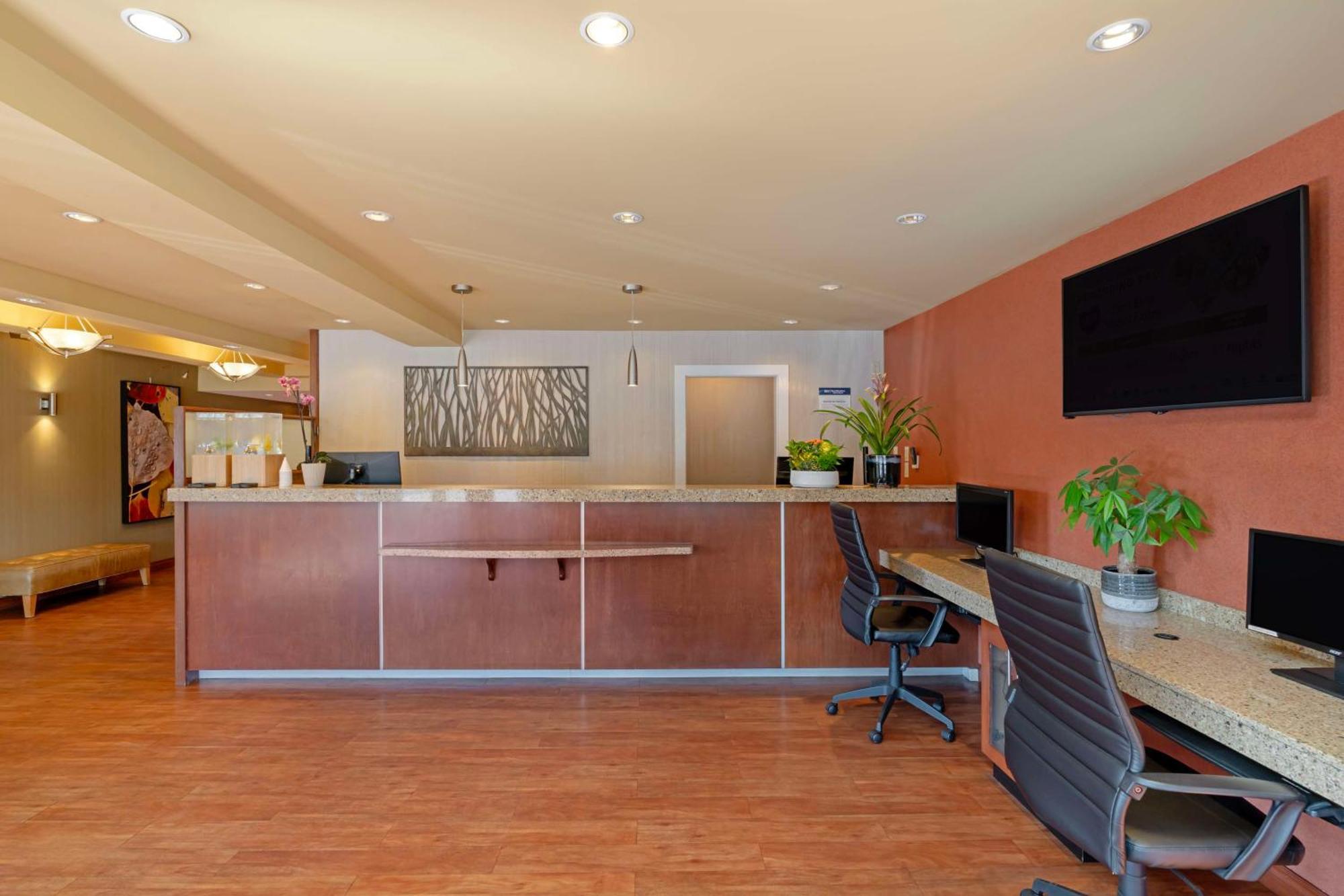 Best Western Plus Emerald Isle Hotel Sidney Exteriör bild